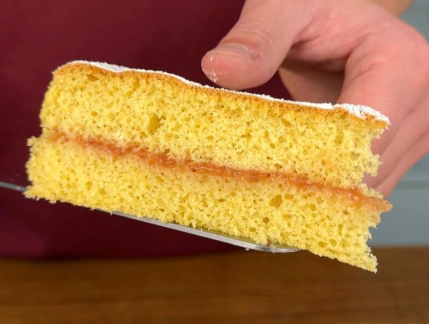 Easy Vanilla Sponge Cake